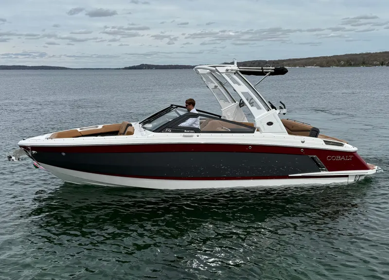 Slide: The Image of Cobalt R4 Surf 2025 - 1