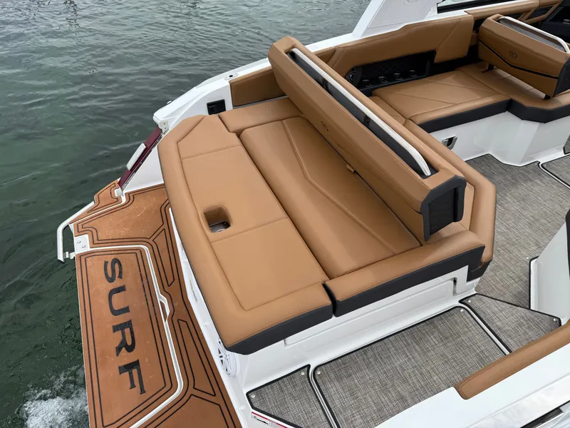 Slide: The Image of Cobalt R4 Surf 2025 - 540