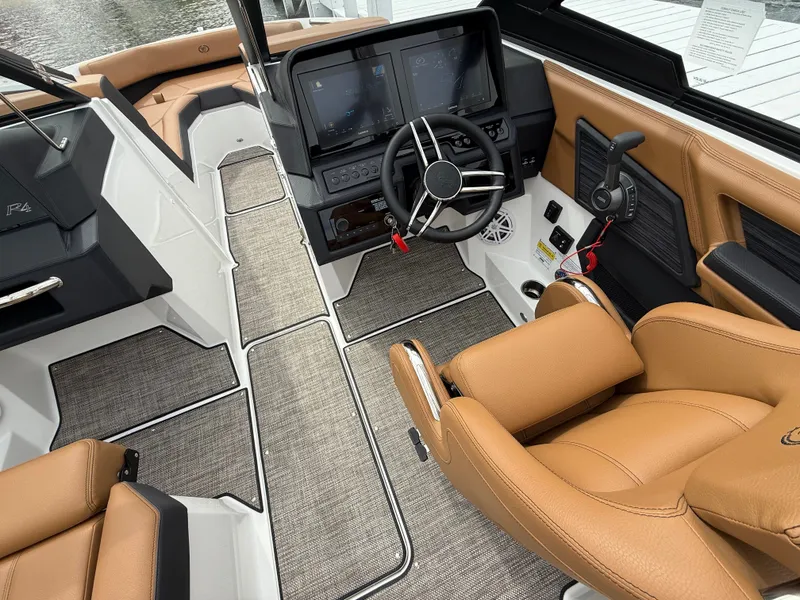 Slide: The Image of Cobalt R4 Surf 2025 - 550