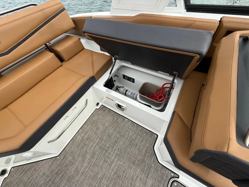 Slide: The Image of Cobalt R4 Surf 2025 - 551