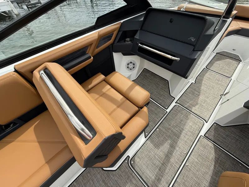 Slide: The Image of Cobalt R4 Surf 2025 - 539