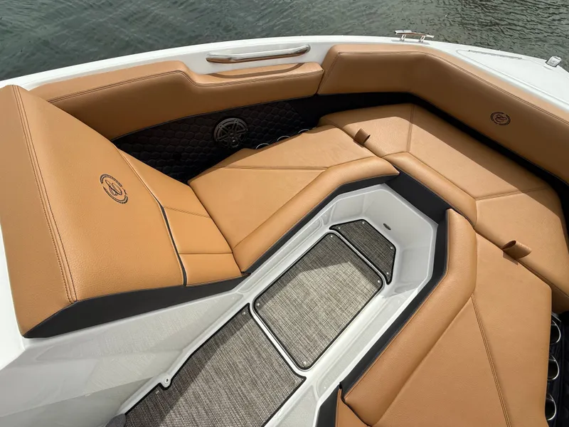 Slide: The Image of Cobalt R4 Surf 2025 - 544