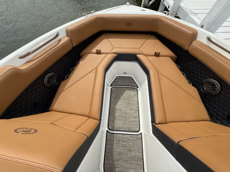 Slide: The Image of Cobalt R4 Surf 2025 - 545