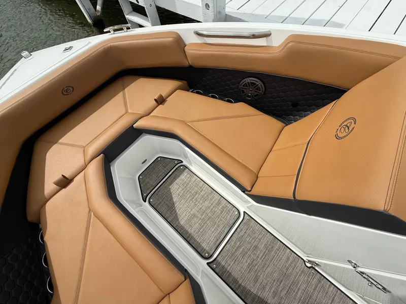 Slide: The Image of Cobalt R4 Surf 2025 - 547