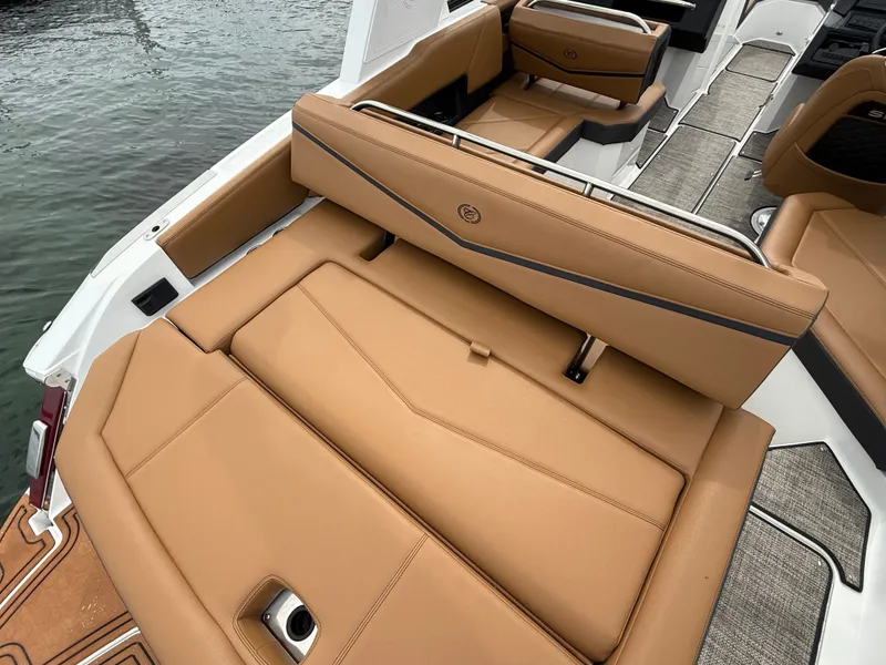 Slide: The Image of Cobalt R4 Surf 2025 - 549