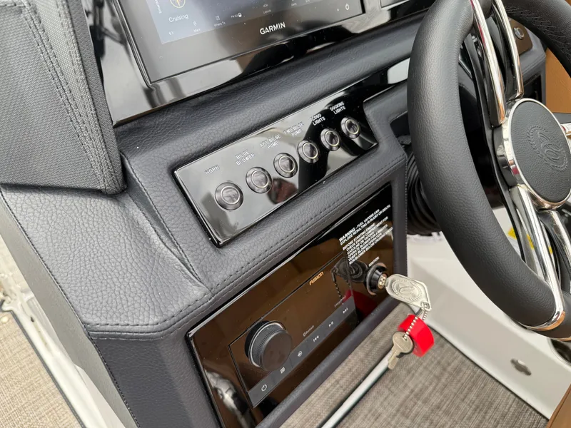 Slide: The Image of Cobalt R4 Surf 2025 - 554