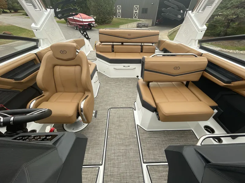 Slide: The Image of Cobalt R4 Surf 2025 - 559