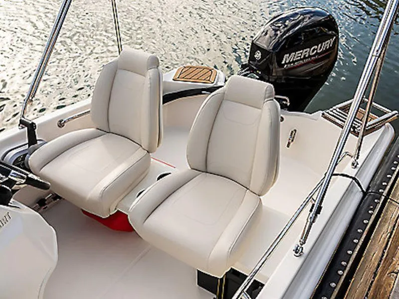 Slide: The Image of Boston Whaler 130 Super Sport 2025 - 10