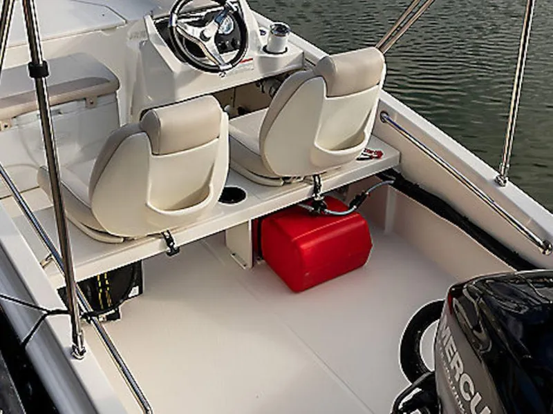 Slide: The Image of Boston Whaler 130 Super Sport 2025 - 7