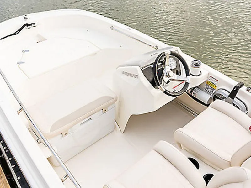 Slide: The Image of Boston Whaler 130 Super Sport 2025 - 9