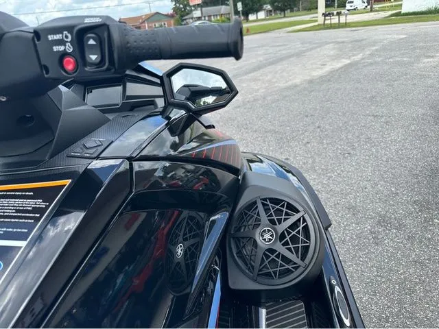 Slide: The Image of Yamaha VX Cruiser 2025 - 10