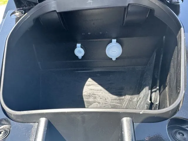 Slide: The Image of Yamaha VX Cruiser 2025 - 15