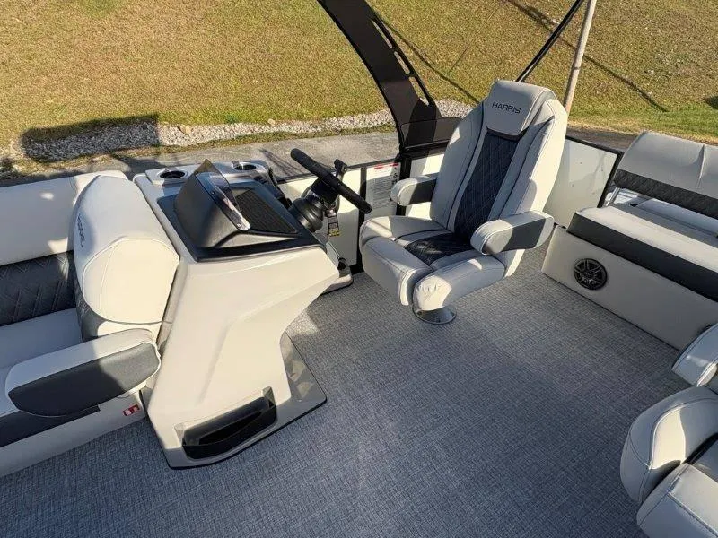 Slide: The Image of Harris Sunliner 250 SLDH 2025 - 41