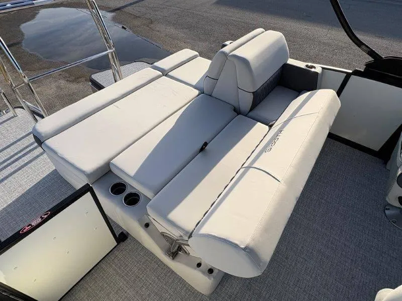 Slide: The Image of Harris Sunliner 250 SLDH 2025 - 52