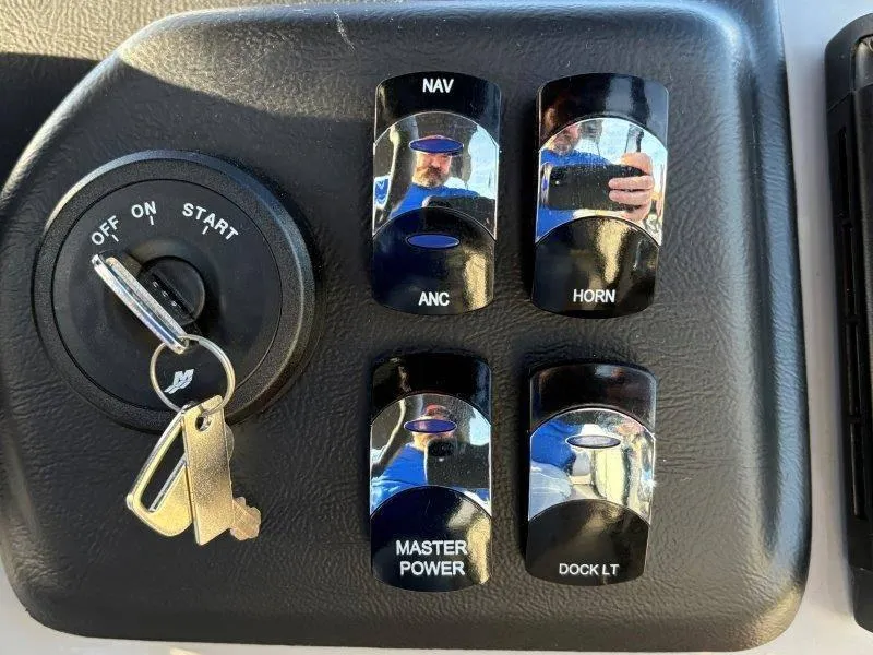 Slide: The Image of Harris Sunliner 250 SLDH 2025 - 54