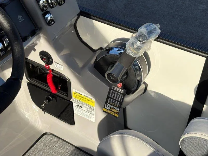 Slide: The Image of Harris Sunliner 250 SLDH 2025 - 56