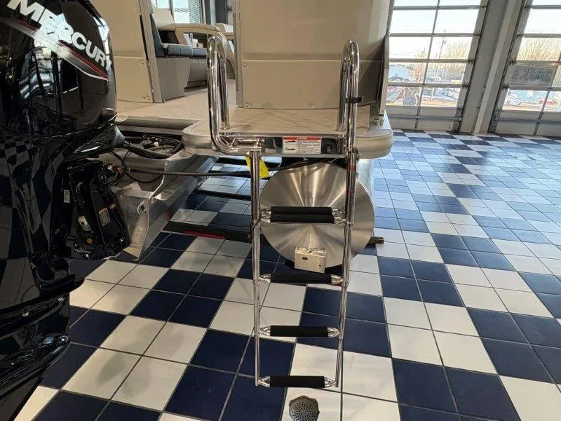 Slide: The Image of Harris Breeze 210 CW 2025 - 103