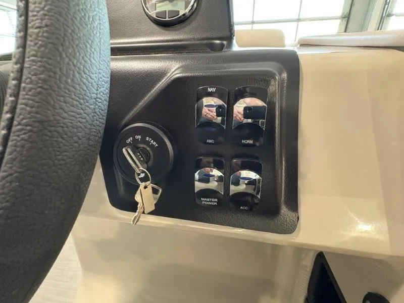 Slide: The Image of Harris Breeze 210 CW 2025 - 111