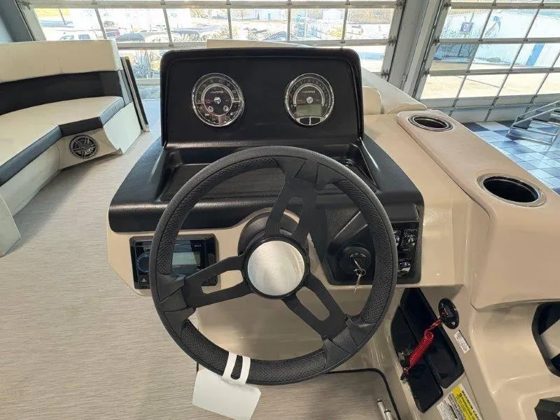 Slide: The Image of Harris Breeze 210 CW 2025 - 112