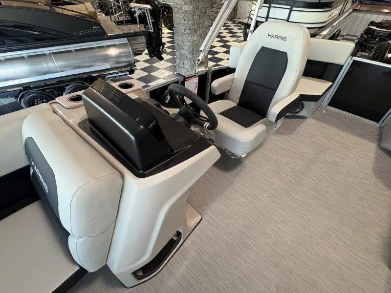 Slide: The Image of Harris Breeze 210 CW 2025 - 115