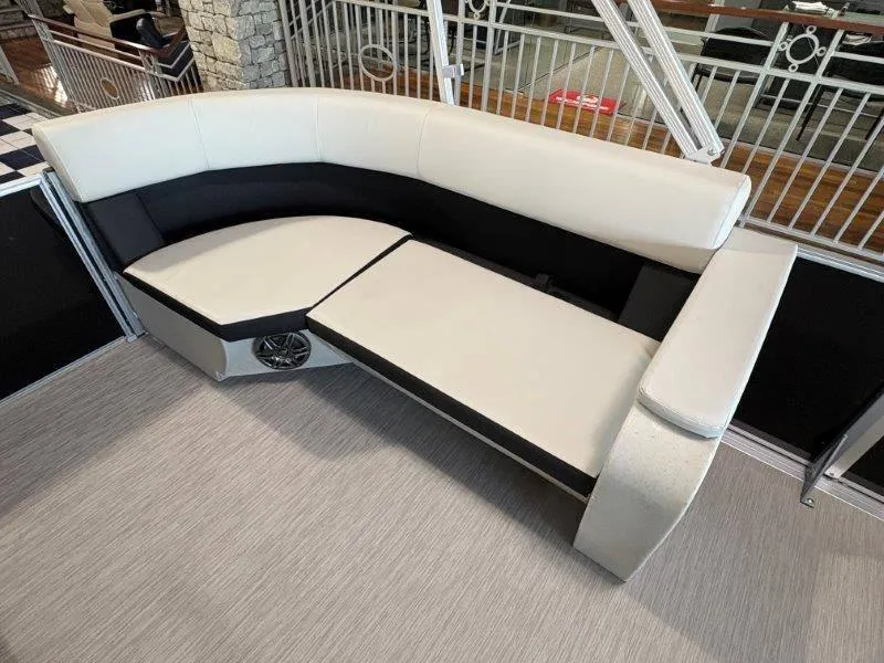 Slide: The Image of Harris Breeze 210 CW 2025 - 116