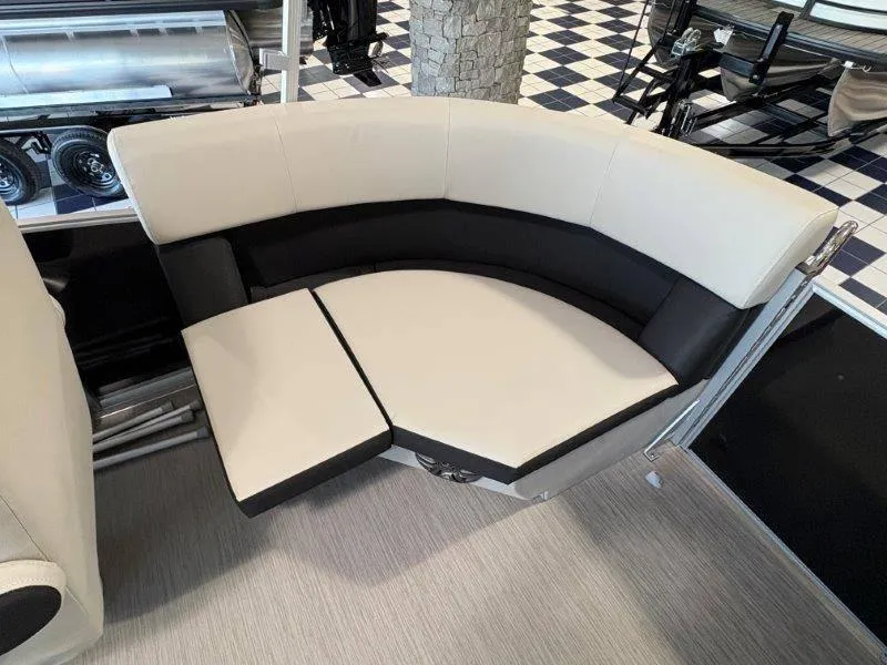 Slide: The Image of Harris Breeze 210 CW 2025 - 119