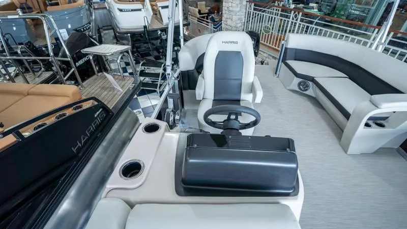 Slide: The Image of Harris Breeze 210 CW 2025 - 12