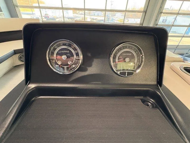 Slide: The Image of Harris Breeze 210 CW 2025 - 124