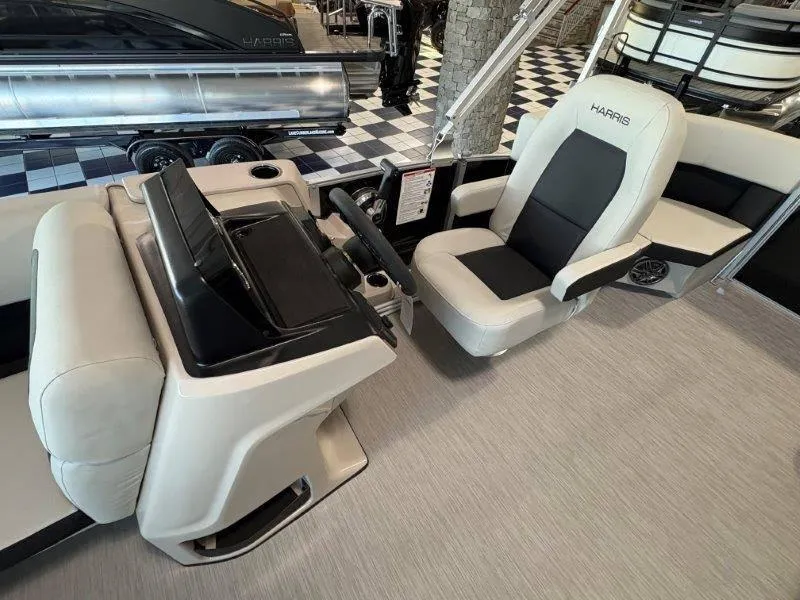 Slide: The Image of Harris Breeze 210 CW 2025 - 125