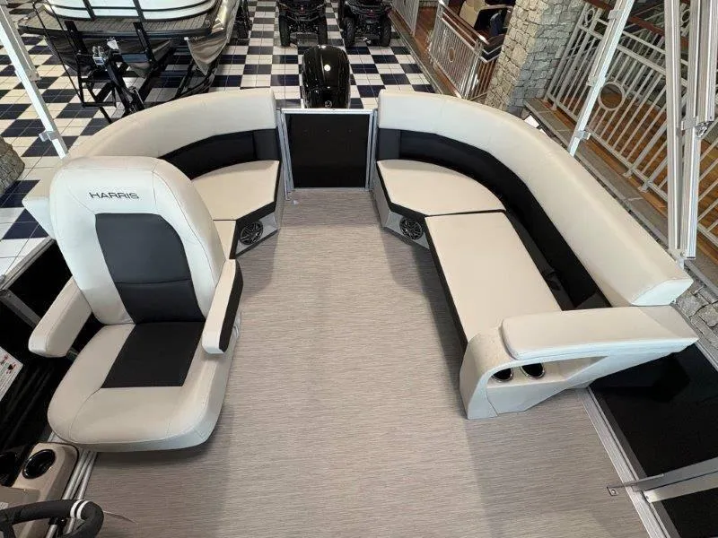 Slide: The Image of Harris Breeze 210 CW 2025 - 126