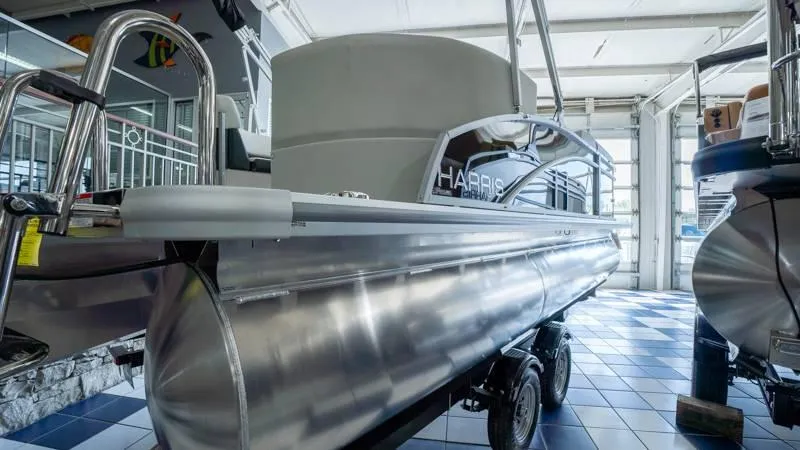 Slide: The Image of Harris Breeze 210 CW 2025 - 26