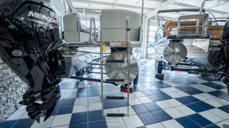 Slide: The Image of Harris Breeze 210 CW 2025 - 31