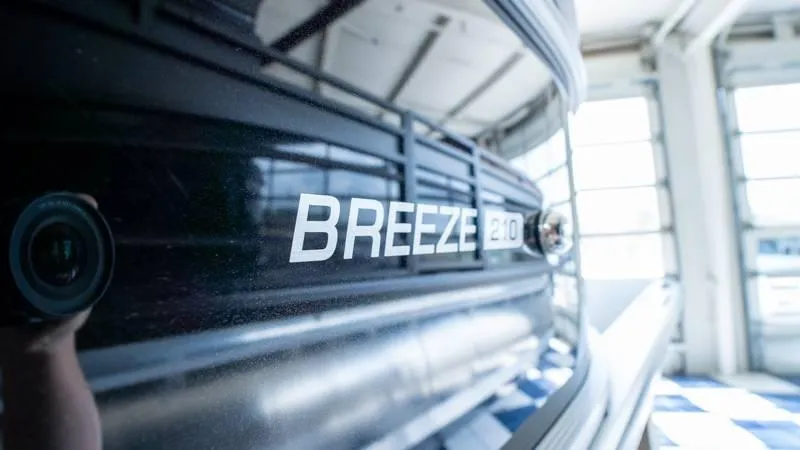 Slide: The Image of Harris Breeze 210 CW 2025 - 32