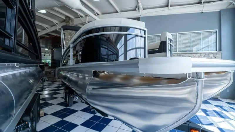 Slide: The Image of Harris Breeze 210 CW 2025 - 35