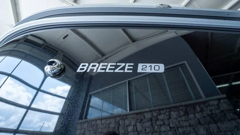 Slide: The Image of Harris Breeze 210 CW 2025 - 37