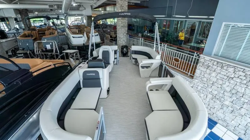 Slide: The Image of Harris Breeze 210 CW 2025 - 45