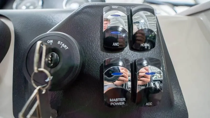 Slide: The Image of Harris Breeze 210 CW 2025 - 55