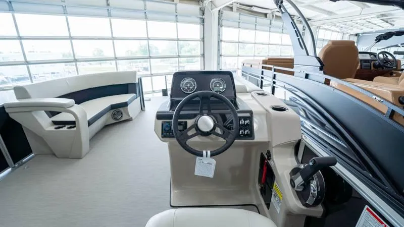 Slide: The Image of Harris Breeze 210 CW 2025 - 60