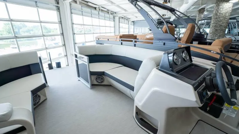 Slide: The Image of Harris Breeze 210 CW 2025 - 67