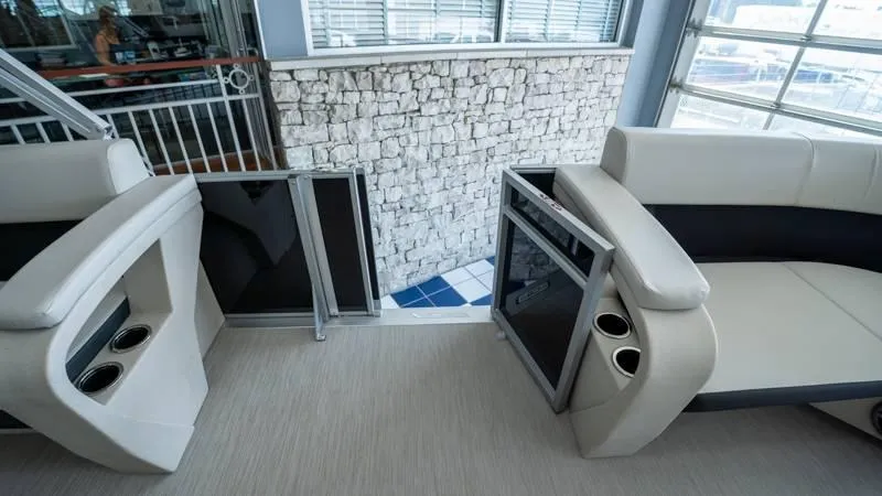 Slide: The Image of Harris Breeze 210 CW 2025 - 7