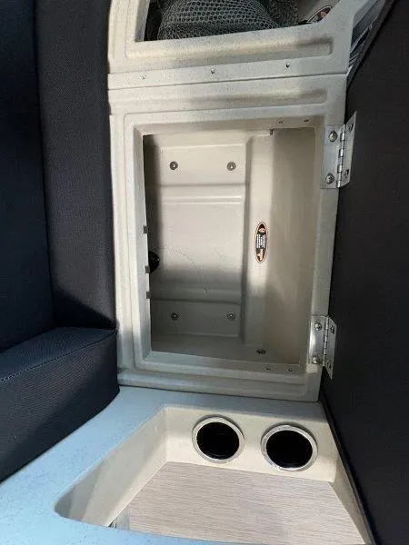 Slide: The Image of Harris Breeze 210 CW 2025 - 96