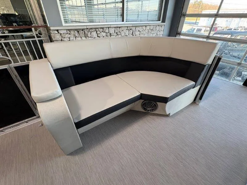 Slide: The Image of Harris Breeze 210 CW 2025 - 97