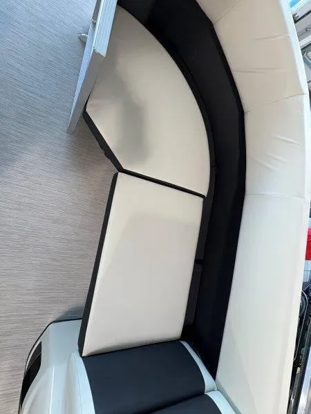 Slide: The Image of Harris Breeze 210 CW 2025 - 99