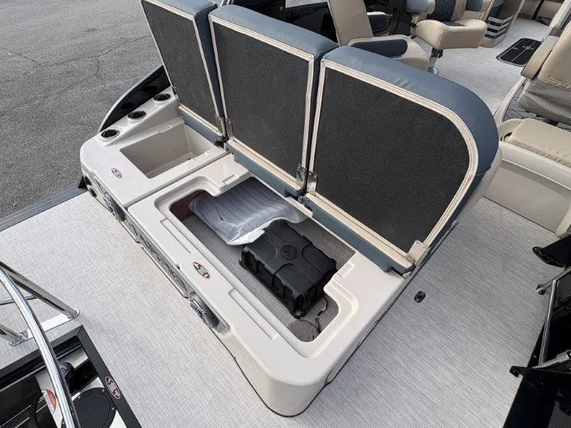 Slide: The Image of Harris Grand Mariner 270 SLDDH 2025 - 27