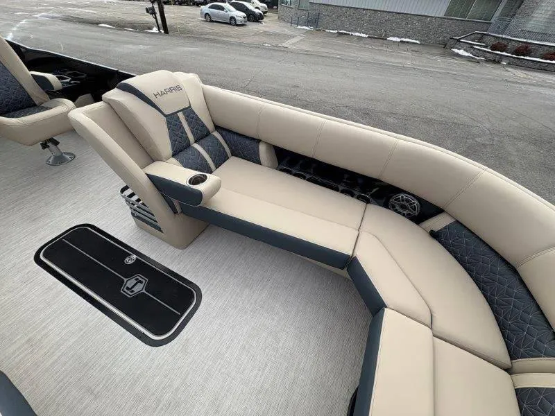 Slide: The Image of Harris Grand Mariner 270 SLDDH 2025 - 39