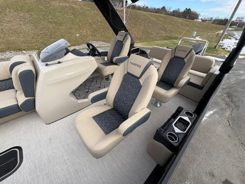 Slide: The Image of Harris Grand Mariner 270 SLDDH 2025 - 65