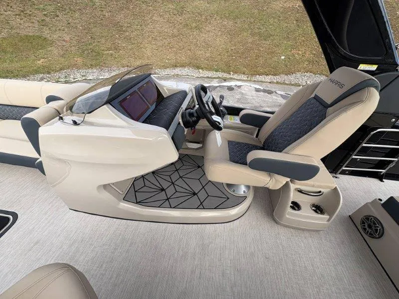 Slide: The Image of Harris Grand Mariner 270 SLDDH 2025 - 72