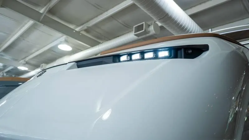 Slide: The Image of Harris Crowne 250 SL 2025 - 10