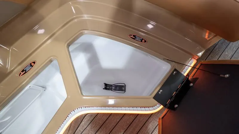 Slide: The Image of Harris Crowne 250 SL 2025 - 100