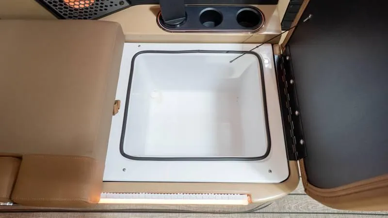 Slide: The Image of Harris Crowne 250 SL 2025 - 101